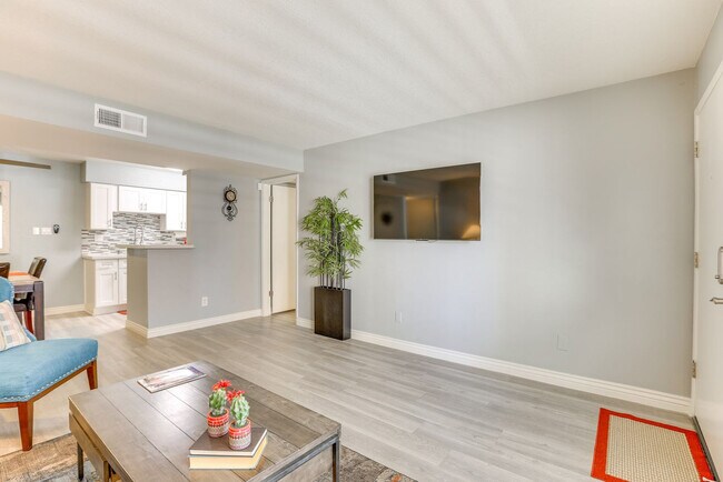 Foto del edificio - 5995 N 78th St