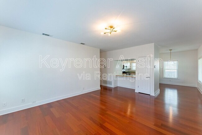 Foto del edificio - 1209 E 3rd St