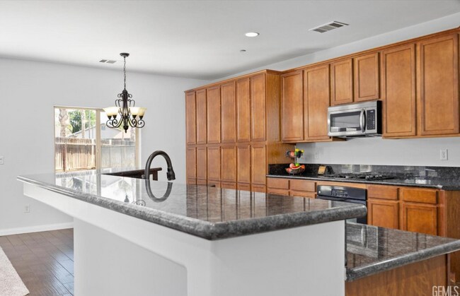 Foto del edificio - Furnished 4-Bed Executive Home w/ Pool, Ja...