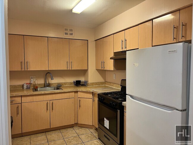 Foto del edificio - Amazing 1 Bed 1 Bath JAMAICA!!!