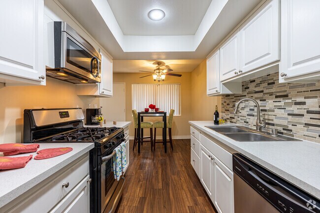 1 habitación, 1 baño, 710 pies cuadrados, cocina - Monterra Springs Apts