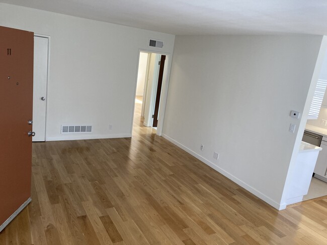 Building Photo - 1024 9th St