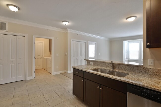 Building Photo - 960 Perry St