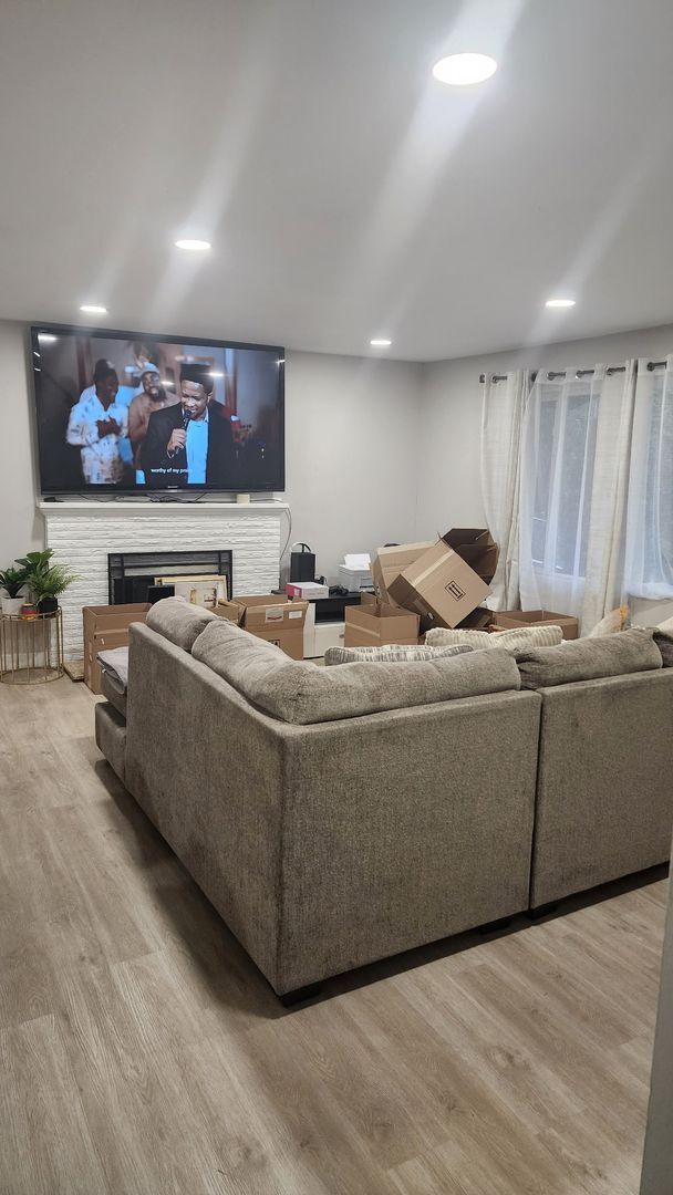 Foto del edificio - Renovated 4-Bedroom Single-Level Home in Quiet Kent Central Location