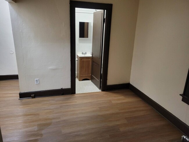 Building Photo - 1832S18thM