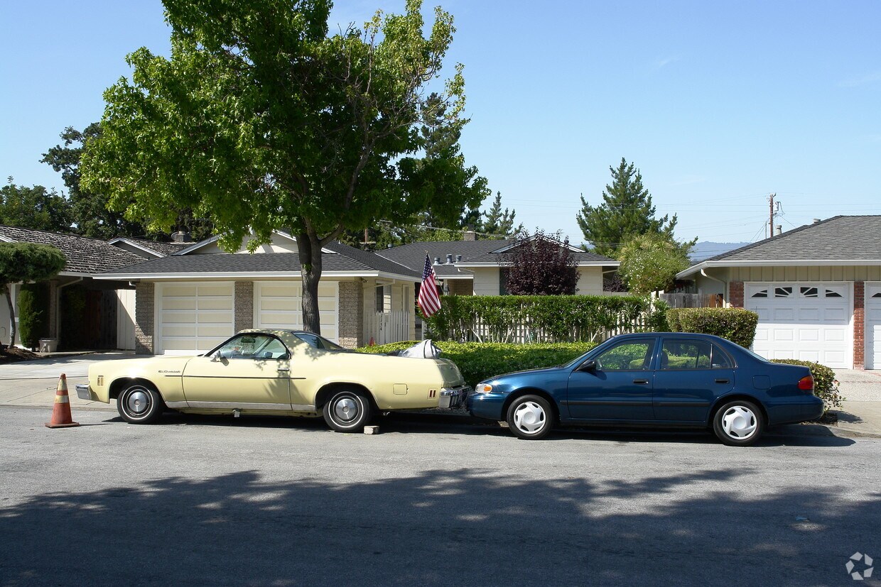 Building Photo - 1152-1154 Sanchez Way