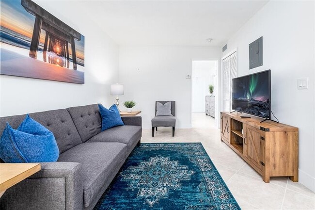 Building Photo - 805 NE 23rd Dr