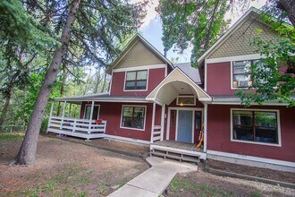 Building Photo - 817 E San Miguel St