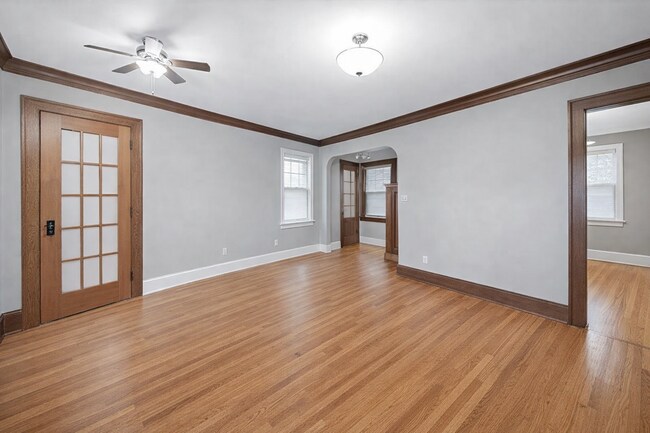 Foto del edificio - Huge 5 Bedroom for June 1st! - Close By Hamline, St Thomas, Macalester and Concordia