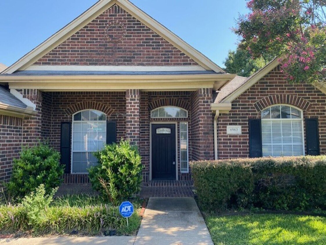 Primary Photo - Coming Soon in Fort Worth! 4 bedroom with ...