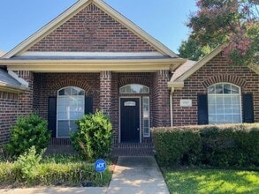 Building Photo - 6963 Briarwood Dr