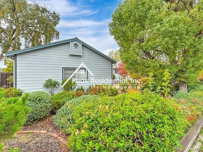 Foto del edificio - Charming 3bd/2ba House near Historic Folsom!