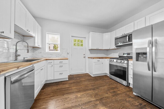 Foto del edificio - 748 Fairview Ave NE