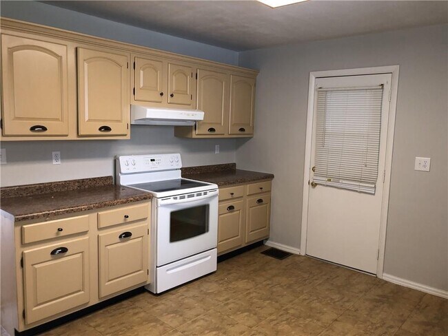 Building Photo - Single Family Home at 421 Carol Dr , Richmond