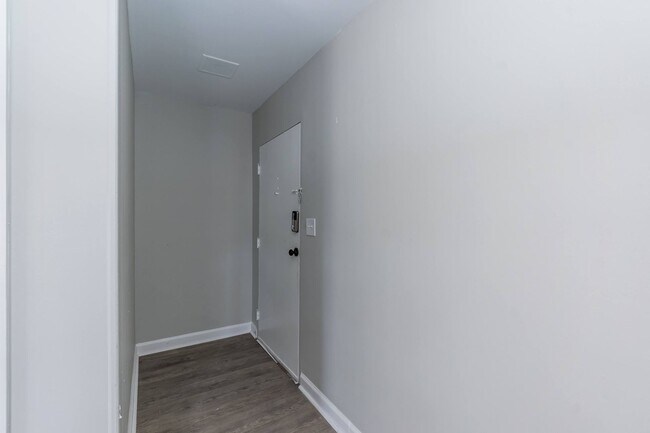 Building Photo - Newly Remodeled Two Bedroom Home!