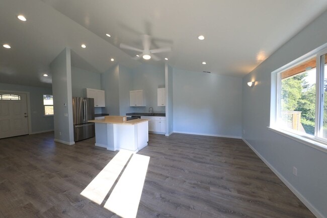 Building Photo - 287-247 S Westhaven Dr