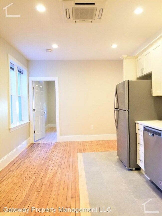 Building Photo - 1 br, 1 bath House - 8 Gardner St #4