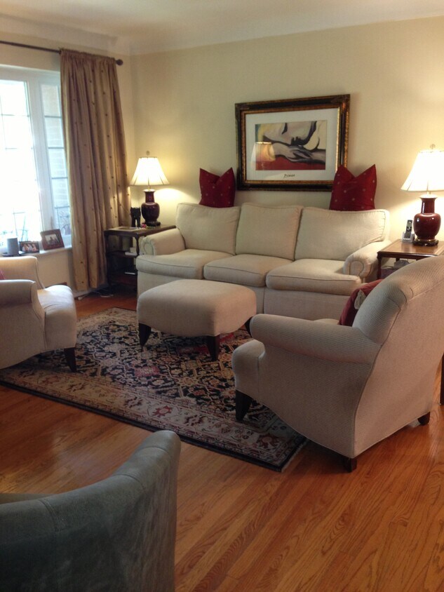 Foto principal - 8112 Edinburgh Dr