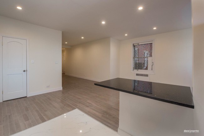 Foto del edificio - 1280 E 12th St