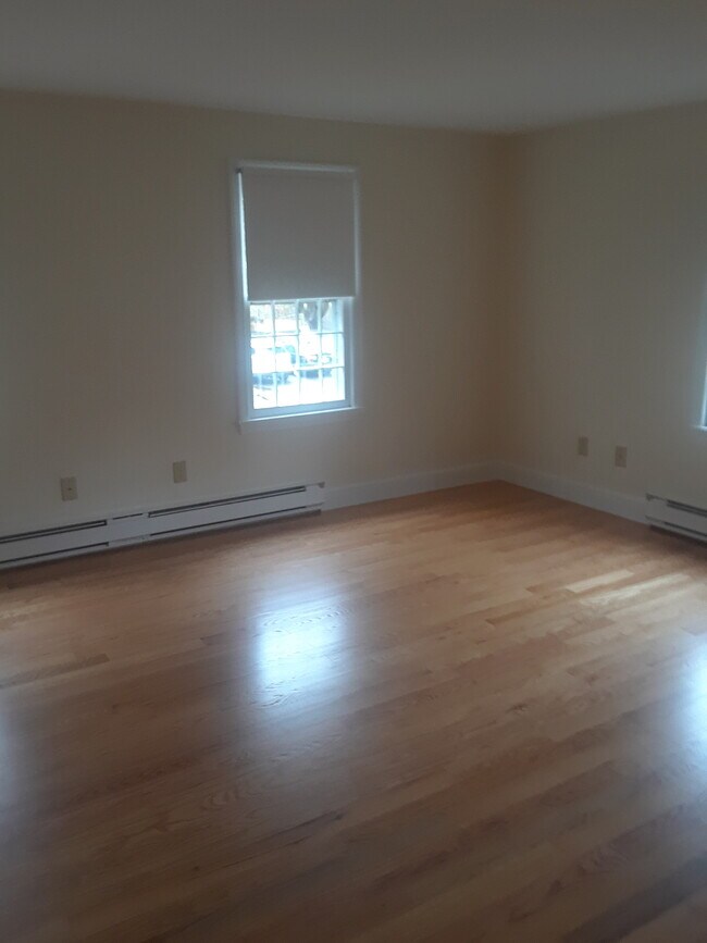 Living room - 37 Summit St
