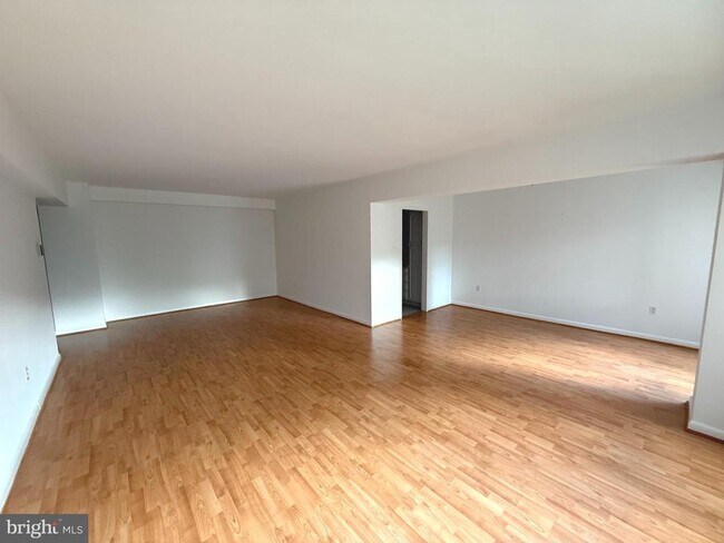 Foto del edificio - 4201 Cathedral Ave NW