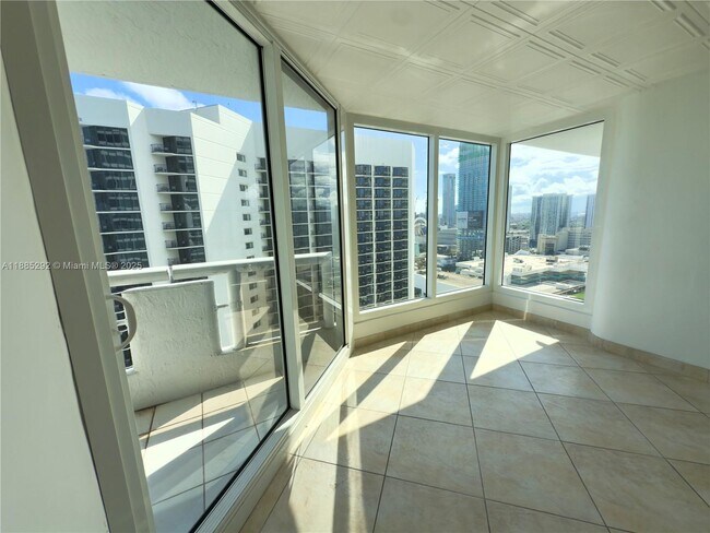 Foto del edificio - 1717 N Bayshore Dr
