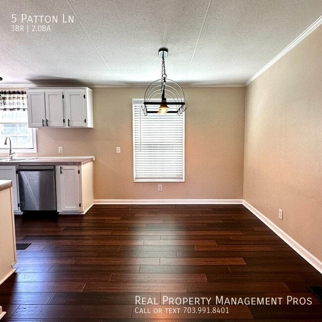 Building Photo - Charming 3 Bed Rambler on 1.22 Acres in Pr...