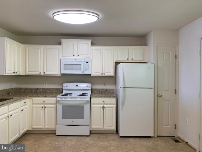 Foto del edificio - 106 Merrill Ct