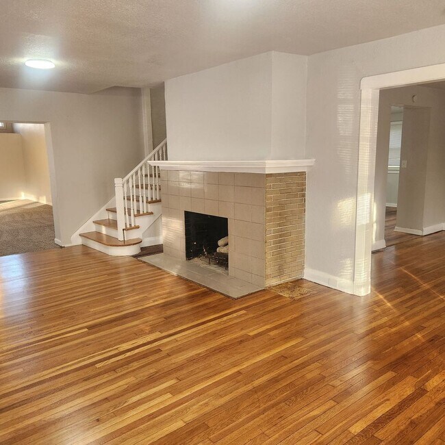 Foto del edificio - Newly Renovated Home with 4 Bedrooms, 2 Ba...