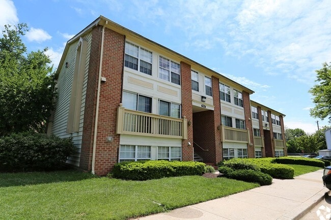 Building Photo - Montgomery Club Apartments*