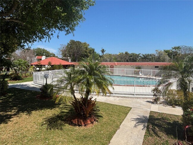 Foto del edificio - 8701 SW 141st St