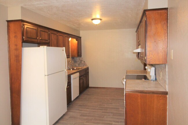 Foto del edificio - 223-225 Skylark Ct