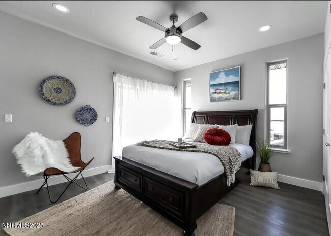 Foto del edificio - 730 Bluffs Ct