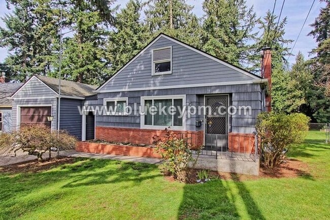 Building Photo - 4 Bedroom, 2 Bath Home with Primary on Main Floor, Basement and Large Fenced Yard