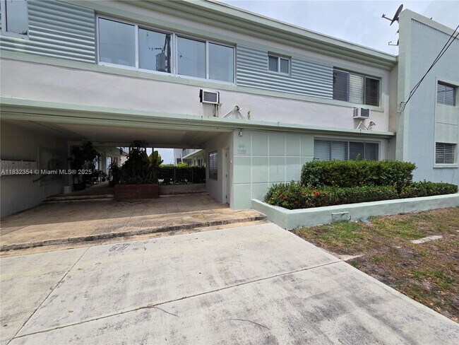Foto del edificio - 2250 Bay Dr
