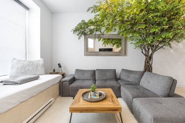 Building Photo - 4107 Québec 335-SI ID1061559P