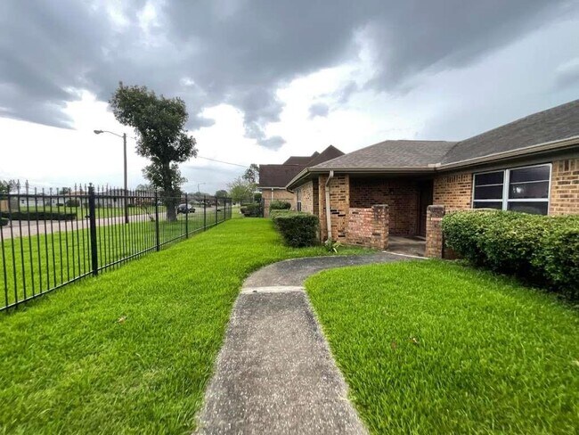 Foto del edificio - 2675 Dauphine Pl