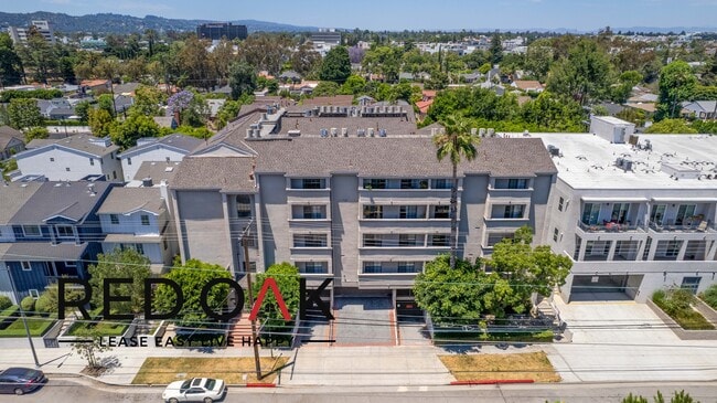Building Photo - 4651 Cahuenga Blvd