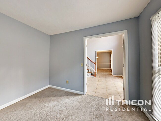 Foto del edificio - 5044 Rosemeade Ct
