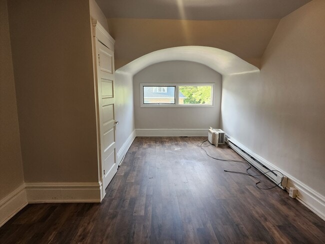 Building Photo - Leasure Ave FourPlex