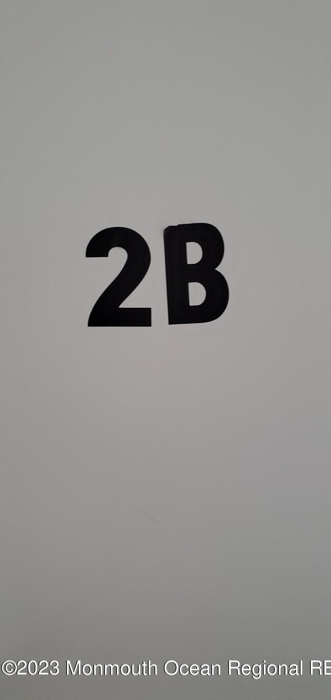 Foto del edificio - 37 E Front St