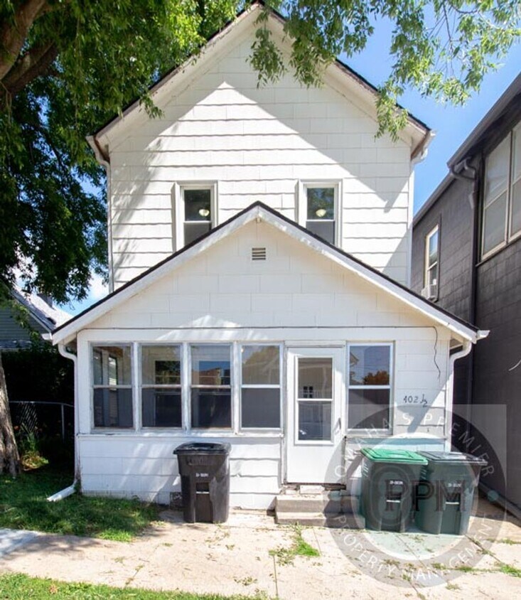 Foto principal - Charming 3+ Bedroom / 2 Bathroom Home | Ne...