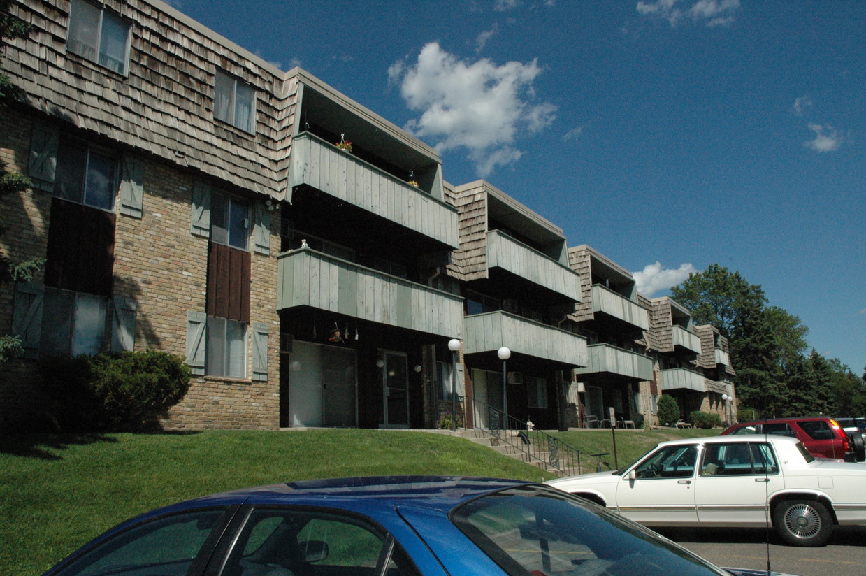 Main Building - 925 MN-36