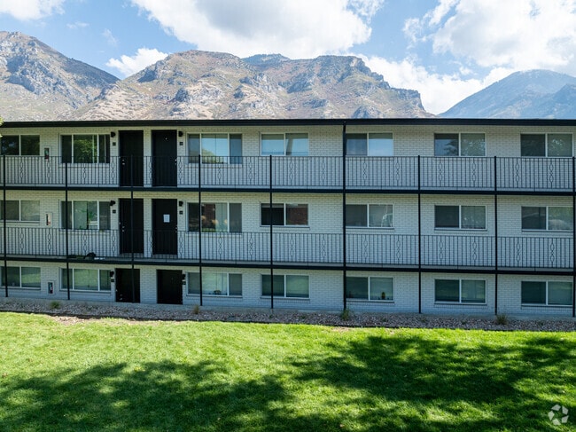Building Photo - Sierra Ridge