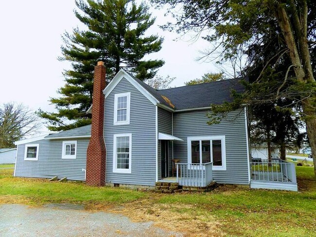 Building Photo - 4 Bedroom 1 bath