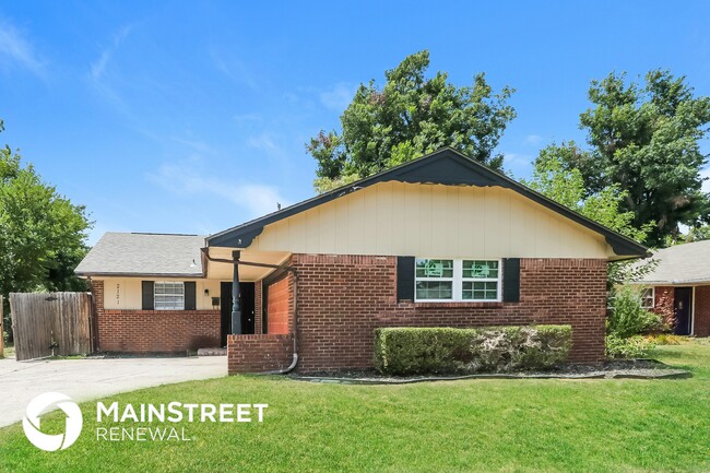 Building Photo - 2121 Connie Dr