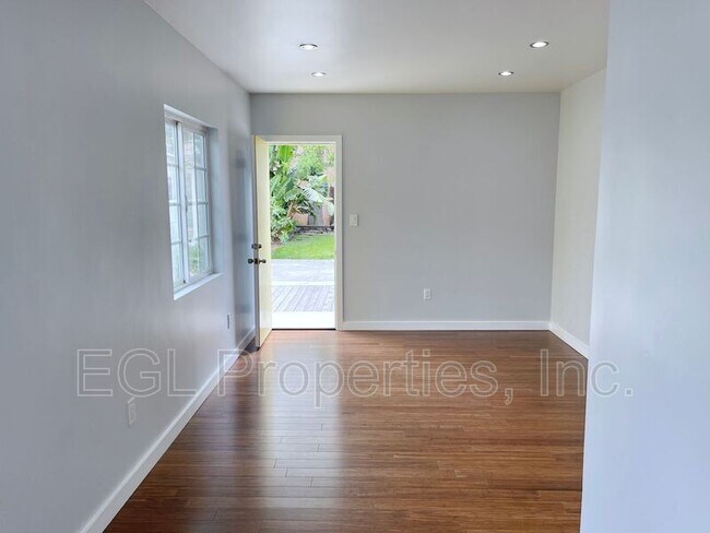 Foto del edificio - 822 N Benton Way