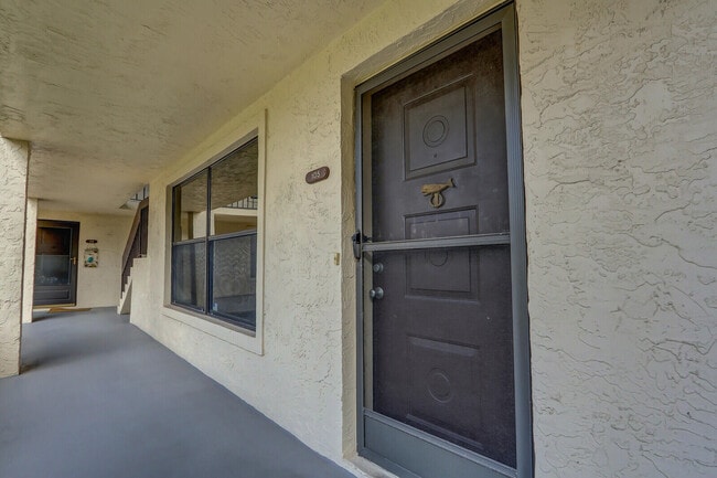 Building Photo - 91 SW South River Dr