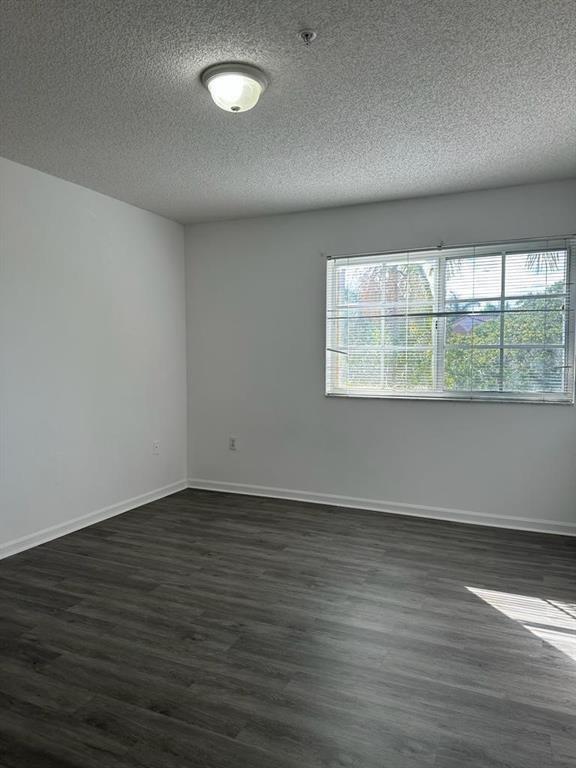 Foto del edificio - 4844 N State Rd 7