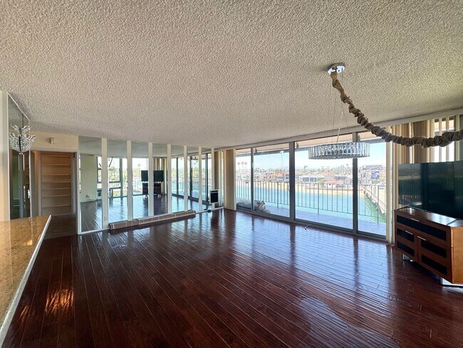 Foto del edificio - Waterfront Living in Naples - 2BD/2BA with Bay Views